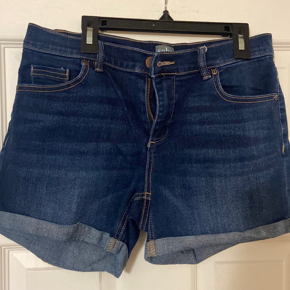 Women’s denim New York & Co. shorts.